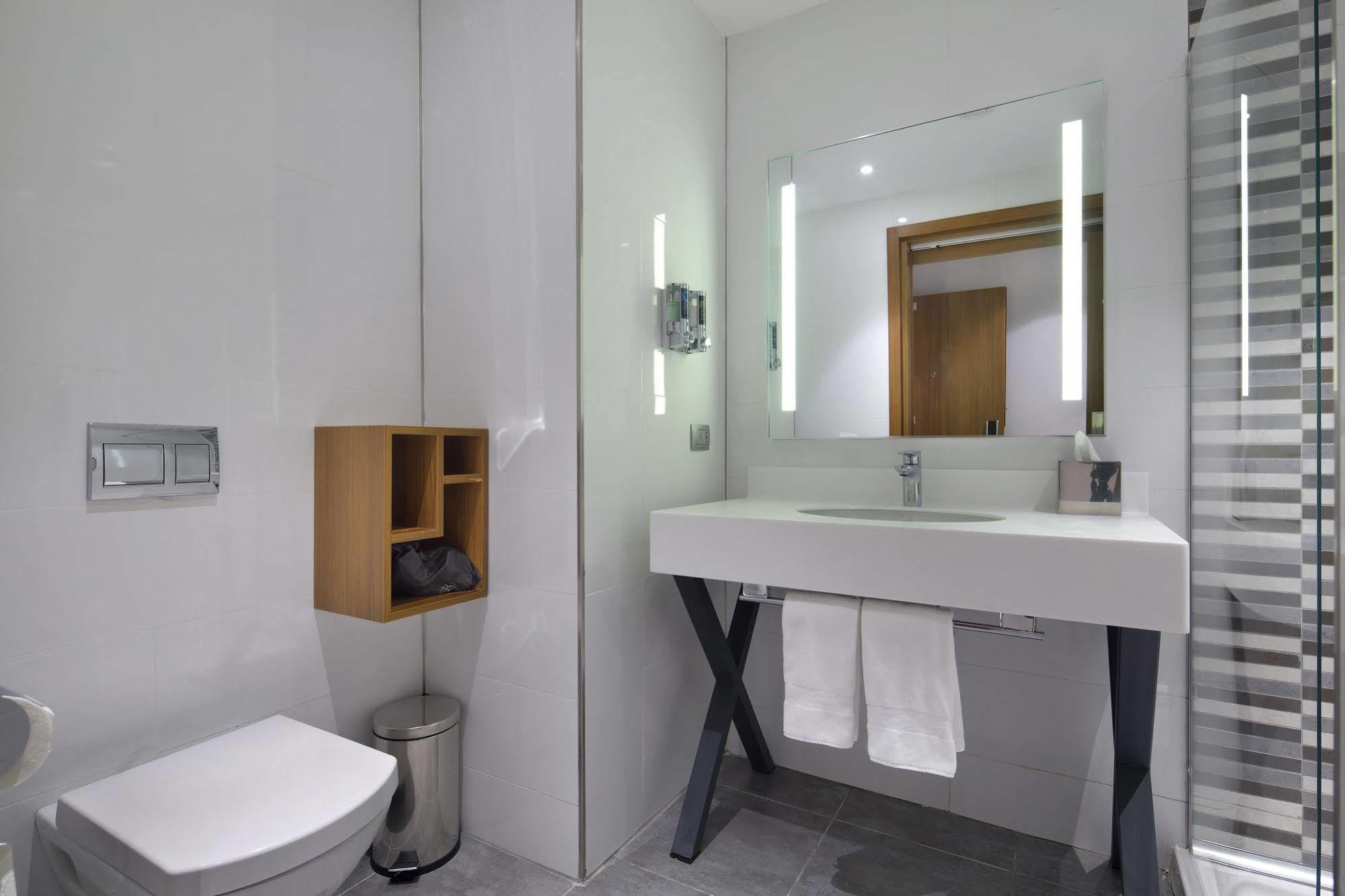 Hotel Hampton By Hilton Kocaeli Symbol Esterno foto